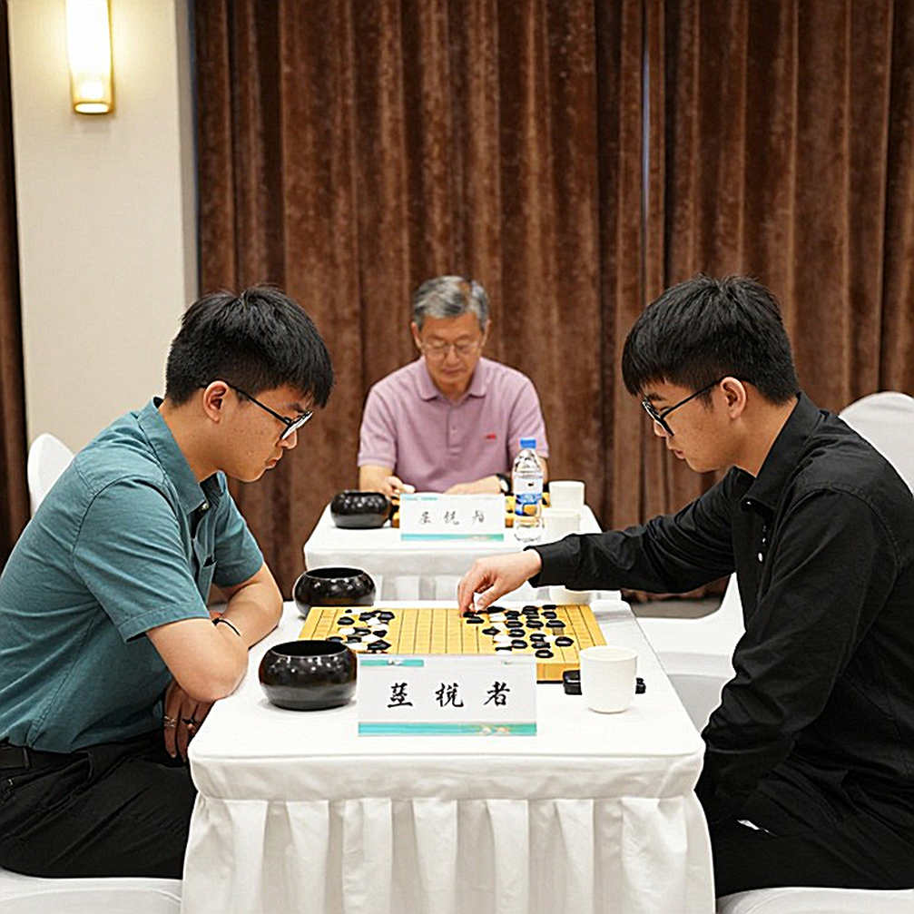 Khi đầu đề FIDE tháng 10 năm 2026 che khuất một ván cờ: Khai cuộc Scotch, bóng ma Kasparov và chiếc đồng hồ 60 phút